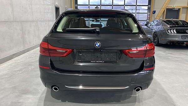 BMW 530d xDrive G31 Kombi Luxury Line Autm. Foto 4