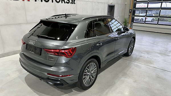 Audi Q3 40 TFSI Quattro S-Tronic S-Line Daytona Grau Foto 2