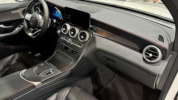 Mercedes GLC 300e Coupe 4Matic AMG Line (Facelift) Foto 18