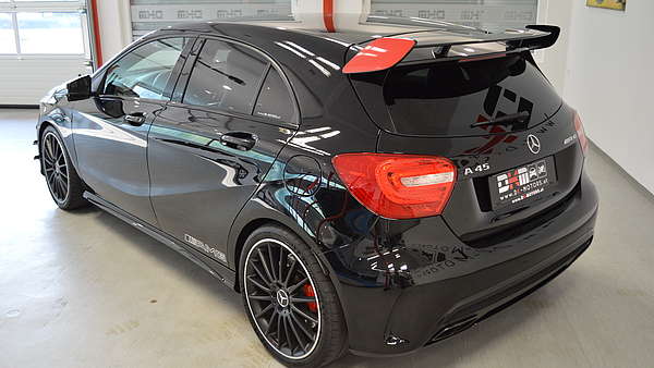 Mercedes A45 AMG schwarz Foto 3