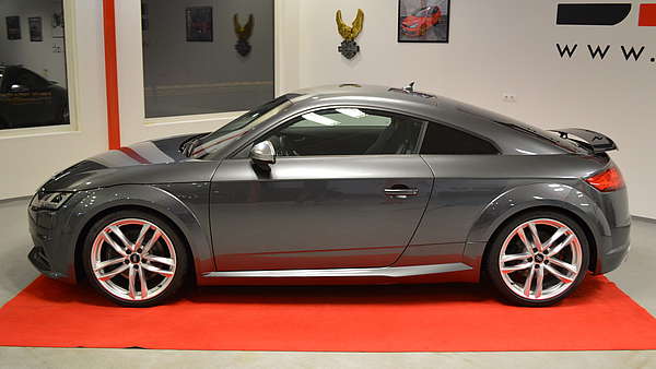 Audi TTS 8S grau Foto 1