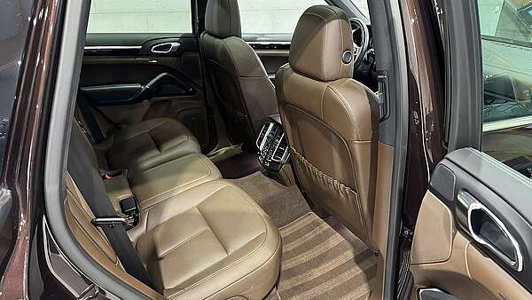 Porsche Cayenne S II FL 2016 Foto 22