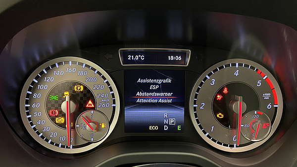 Mercedes A220 CDI AMG grau Foto 20