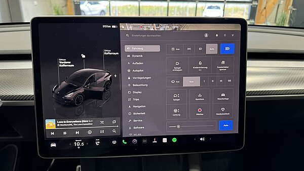 Tesla Model Y Performance All Black & Carbon Foto 25