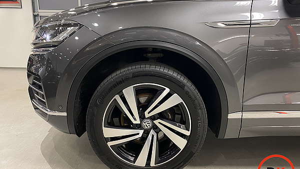 VW Touareg Elegance 3.0 V6 TDI Foto 8