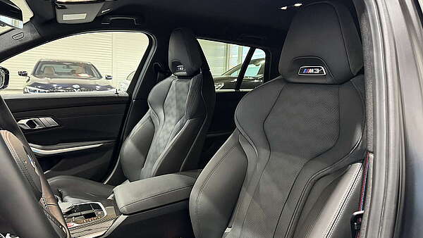 BMW M3 Touring xDrive schwarz matt 2023 Foto 16