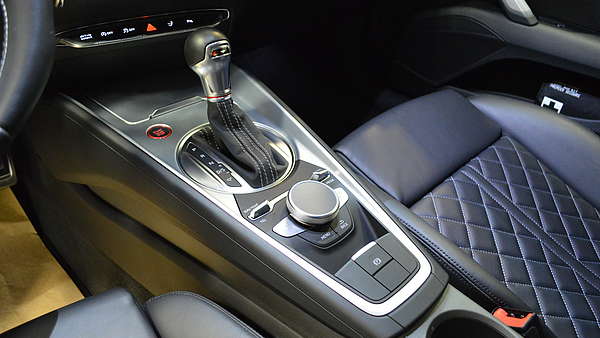 Audi TTS 8S grau Foto 14