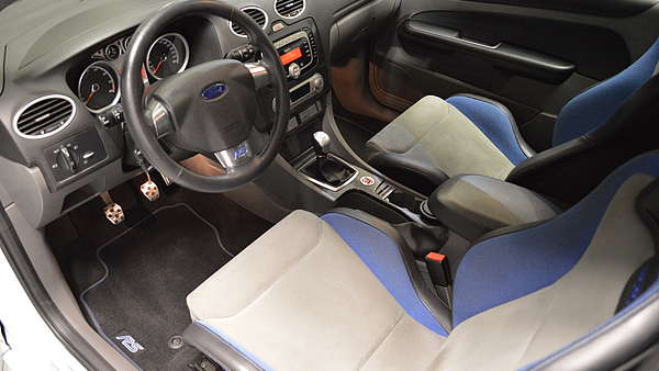 Ford Focus RS MK2 weiß Foto 9