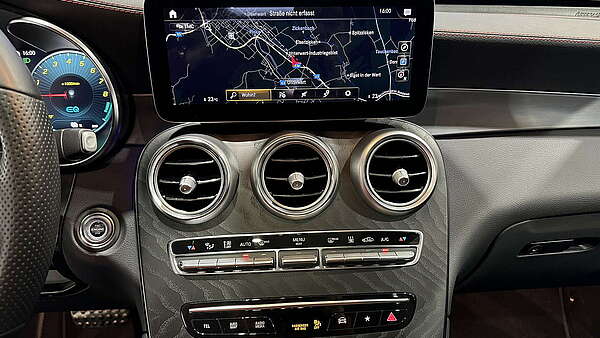 Mercedes GLC 300e Coupe 4Matic AMG Line (Facelift) Foto 22