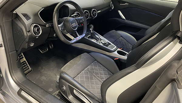 Audi TT Quattro 2.0 TFSI S-Tronic S-Line Foto 11