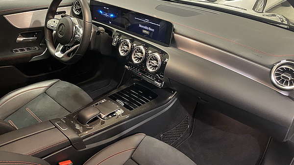 Mercedes CLA200d Shooting Brake AMG Line 2020 Foto 17