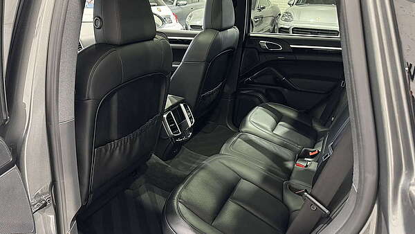Porsche Cayenne S II FL eHybrid Meteorgrau Foto 17