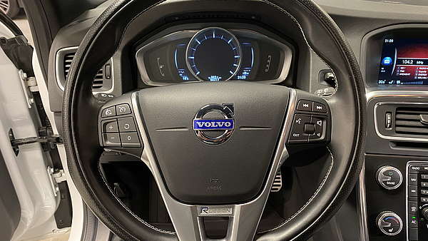 Volvo V60 D4 AWD Momentum R-Design Foto 23