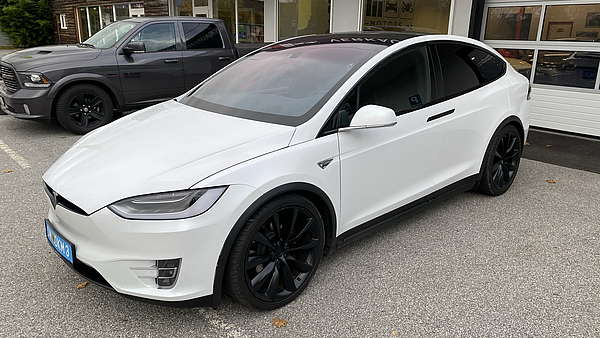 Tesla Model X 90D Foto 2