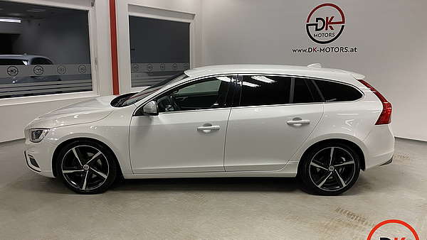 Volvo V60 D4 AWD Momentum R-Design Foto 1