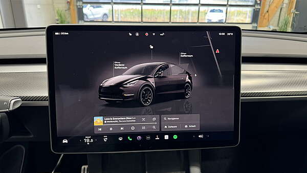 Tesla Model Y Performance All Black & Carbon Foto 24
