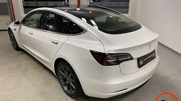 Tesla Model 3 Standard Range Plus RWD Foto 2