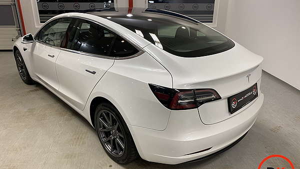 Tesla Model 3 Standard Range Foto 2