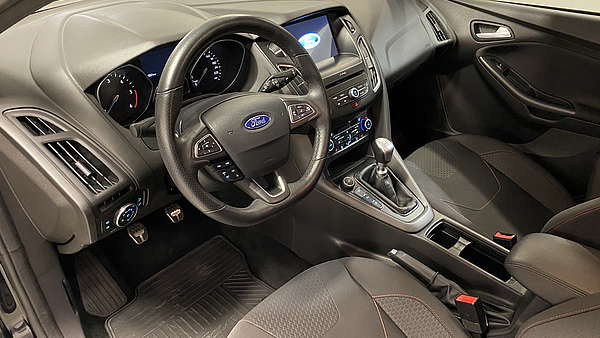 Ford Focus 1,5 TDCI ST-Line Foto 20