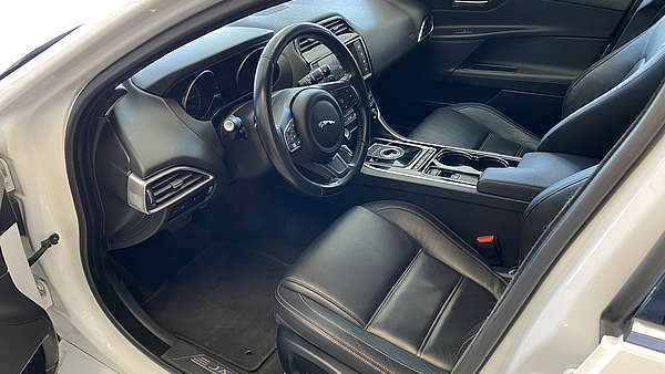 Jaguar XE 20d E-Performance Prestige Autom. Foto 9