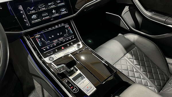 Audi A8 60 TFSI e PHEV Quattro Foto 29