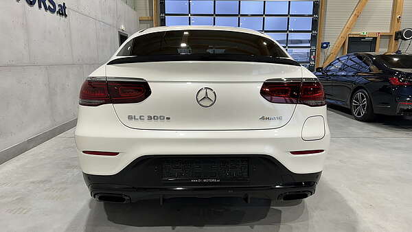 Mercedes GLC 300e Coupe 4Matic AMG Line (Facelift) Foto 3