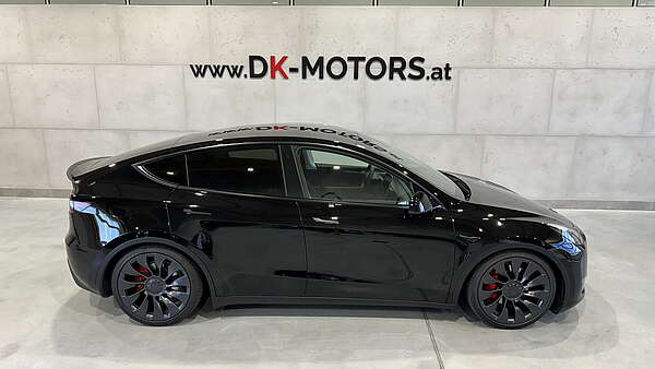 Tesla Model Y Performance All Black & Carbon Foto 10