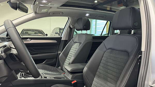 VW Passat Kombi 2.0 TDI DSG R-Line 2023 Nr.2 Foto 12