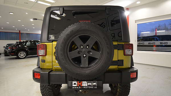 Jeep Wrangler Rubicon grün Foto 3