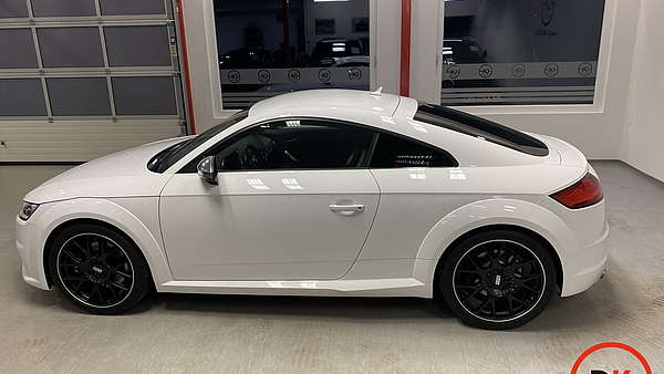 Audi TTS 8S 2.0 TFSI Quattro Handschalter Foto 1