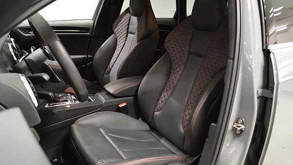 Audi RS3 Sportback 8V grau Foto 15