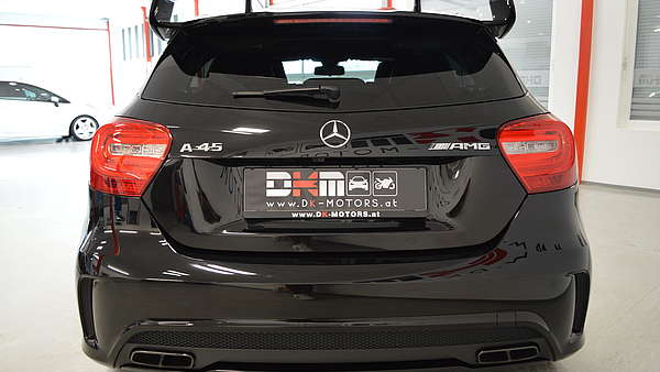 Mercedes A45 AMG schwarz Foto 4