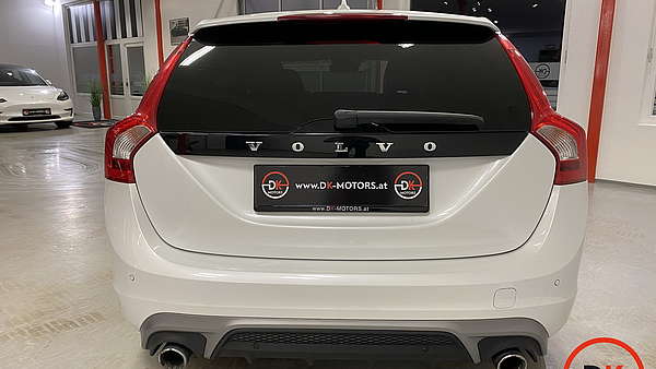 Volvo V60 D4 AWD Momentum R-Design Foto 3