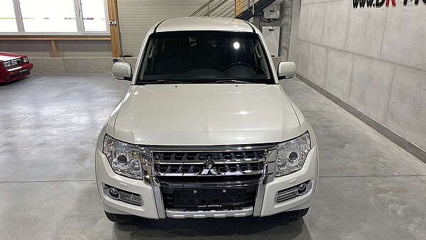 Mitsubishi Pajero Wagon Allrad 3,2 DI-D Aut. 7-Sitzer Foto 7