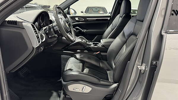 Porsche Cayenne II FL 3.0 Diesel Sport Design Foto 15