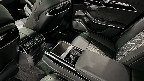 Audi A8 60 TFSI e PHEV Quattro Foto 27