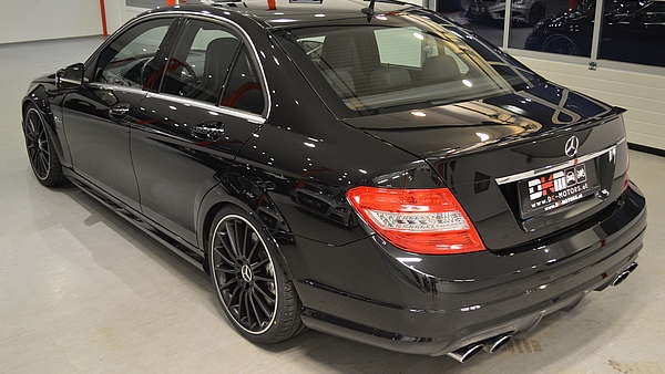 Mercedes C63 Limo schwarz Foto 3