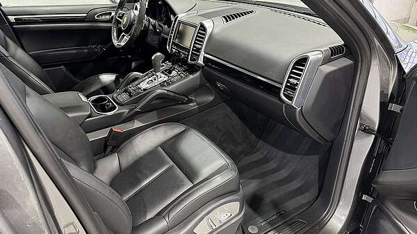Porsche Cayenne II FL 3.0 Diesel Sport Design Foto 18