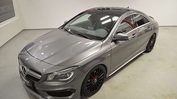 Mercedes CLA 45 AMG grau Foto 7