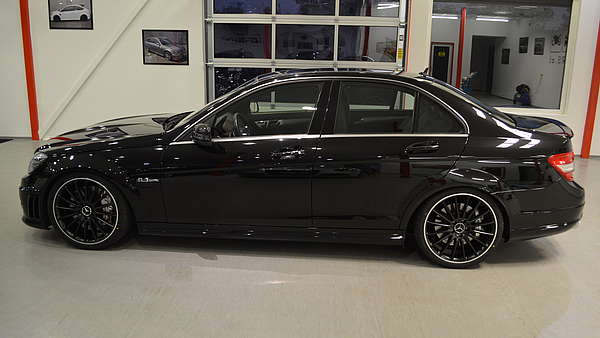 Mercedes C63 Limo schwarz Foto 2