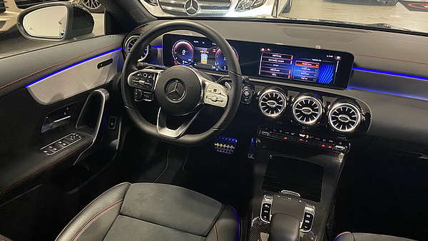 Mercedes CLA200d Shooting Brake AMG Line 2020 Foto 39