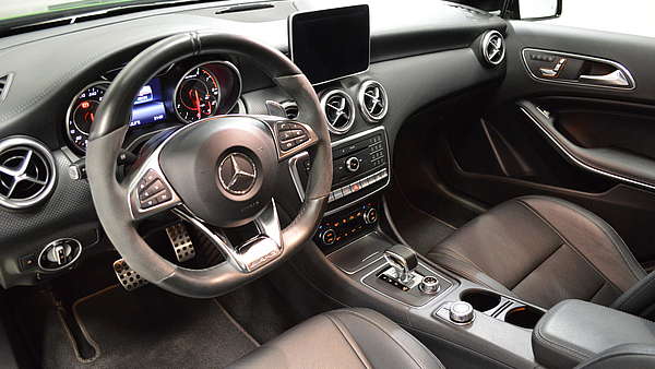 Mercedes A45 AMG Performance Facelift Foto 16