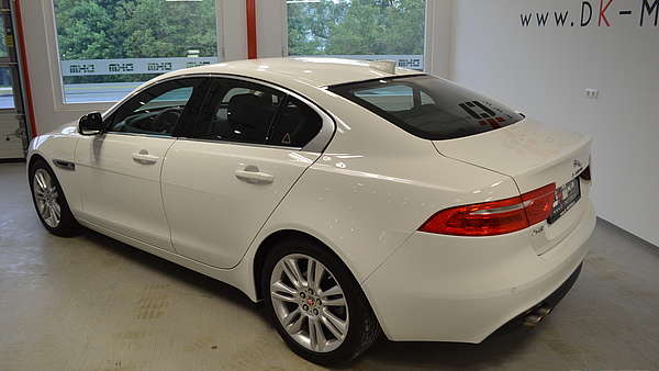 Jaguar XE 20d Prestige Autom. Foto 2