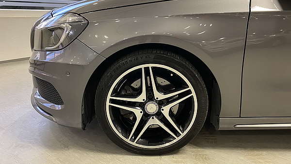 Mercedes A220 CDI AMG grau Foto 10