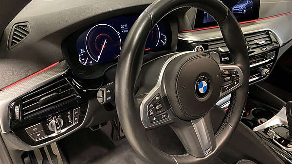 BMW 530d xDrive G30 Foto 16