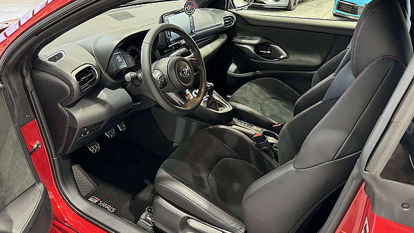 Toyota Yaris GR High Performance Emotional Red Metallic Foto 14