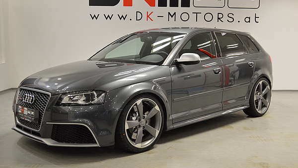 Audi RS3 Sportback 8P grau Foto 1