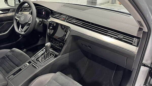 VW Passat Kombi 2.0 TDI DSG R-Line 2023 Nr.2 Foto 18