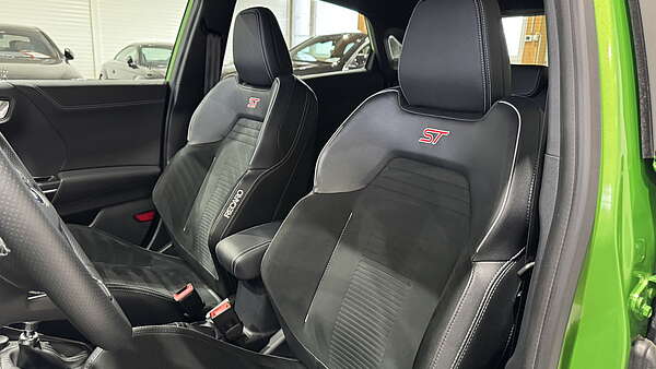Ford Puma ST-X Foto 11