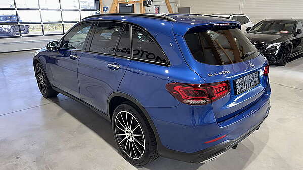 Mercedes GLC220d 4Matic AMG-Line Spektralblau Foto 4